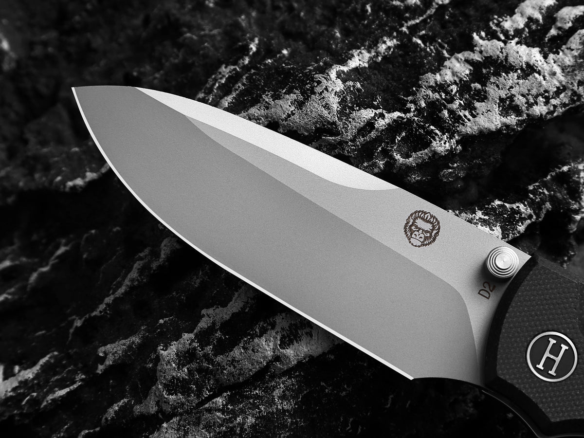 The Loyalist Folding Pocket Knife Giftset for Men and Women (Sand and Black)