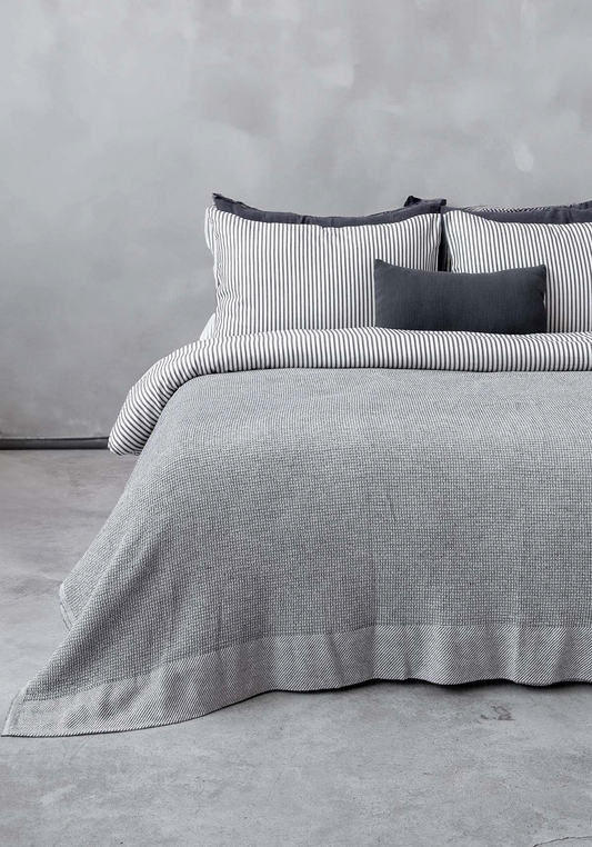Pergamon Throw in Grey
