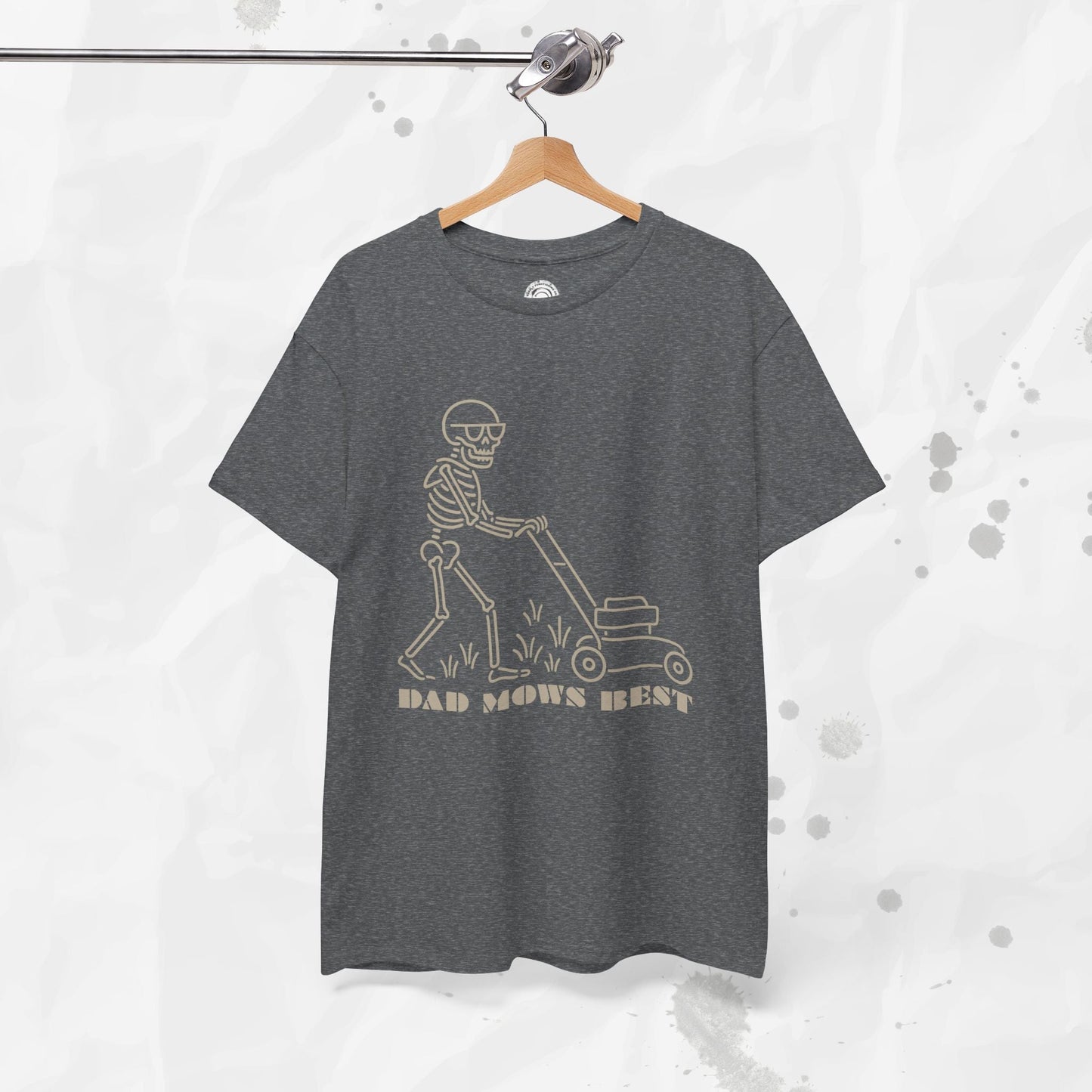 Dad Mows Best – T-Shirt
