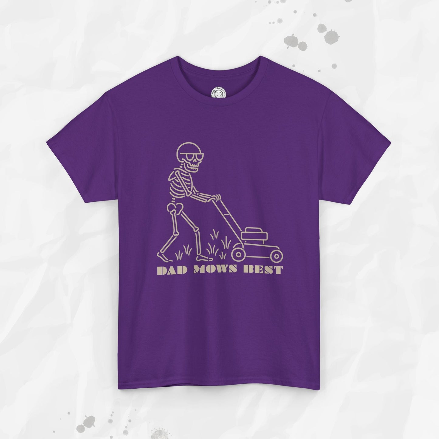 Dad Mows Best – T-Shirt
