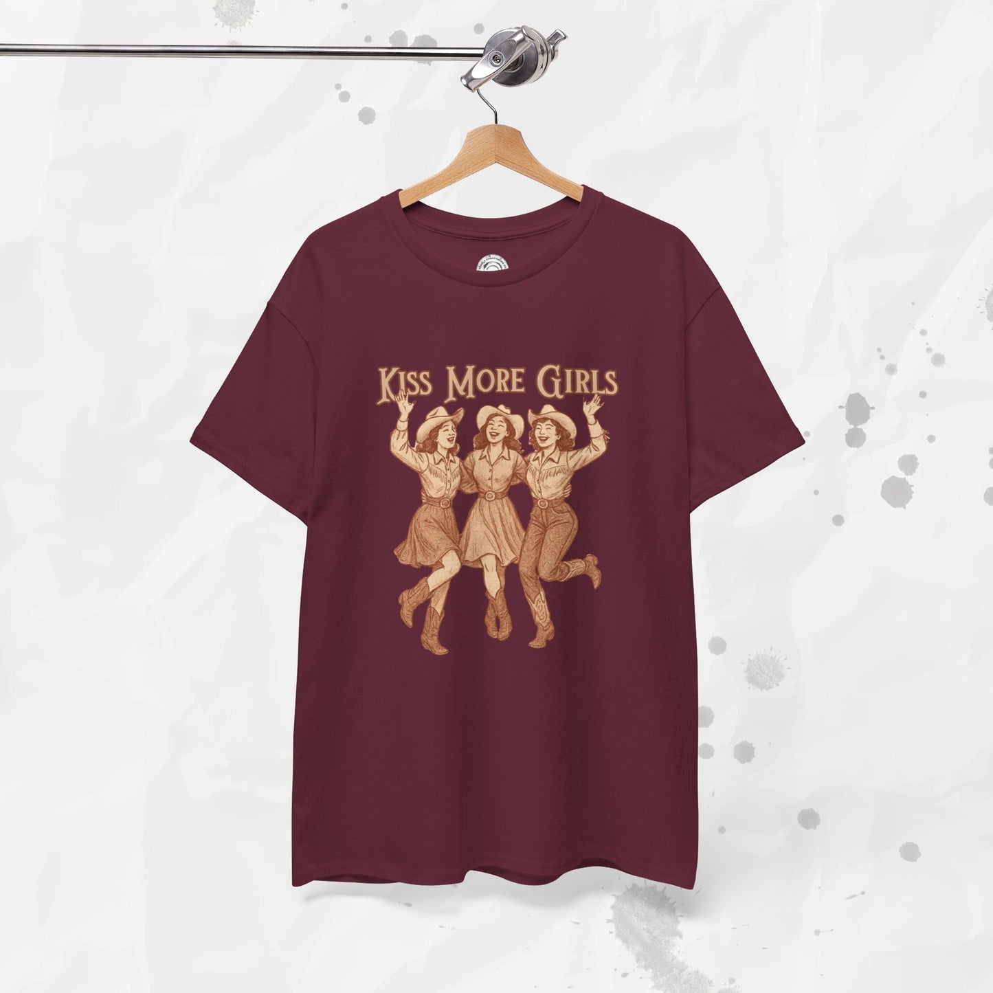 Kiss More Girls – T-Shirt