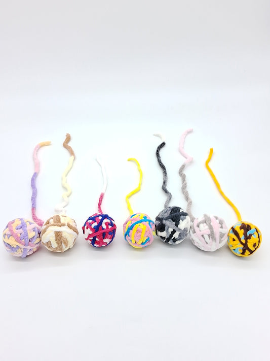 Kitty Cat Yarn Ball (SMALL)