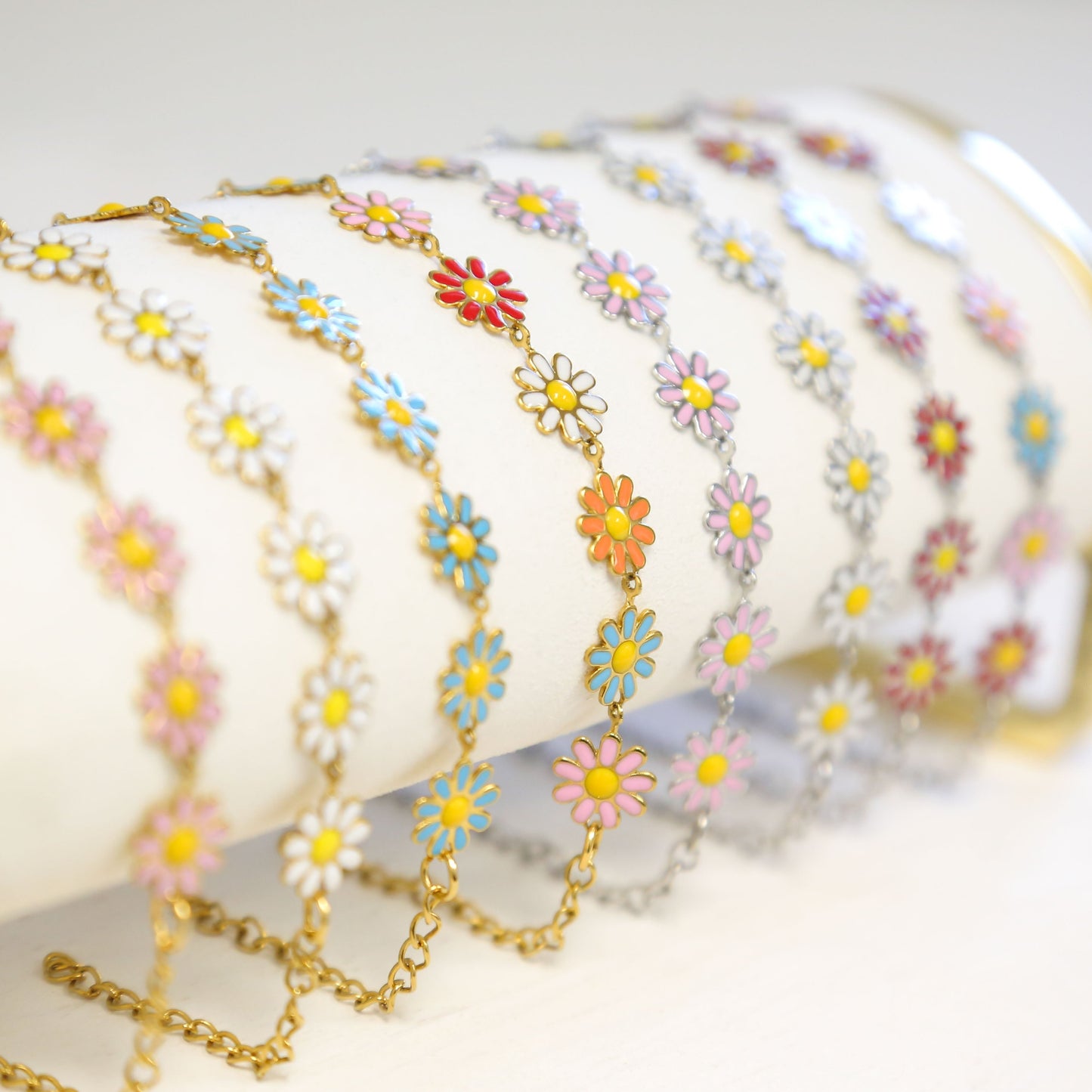 DAINTY DAISY - Flower Chain Accent Bracelet - Adjustable
