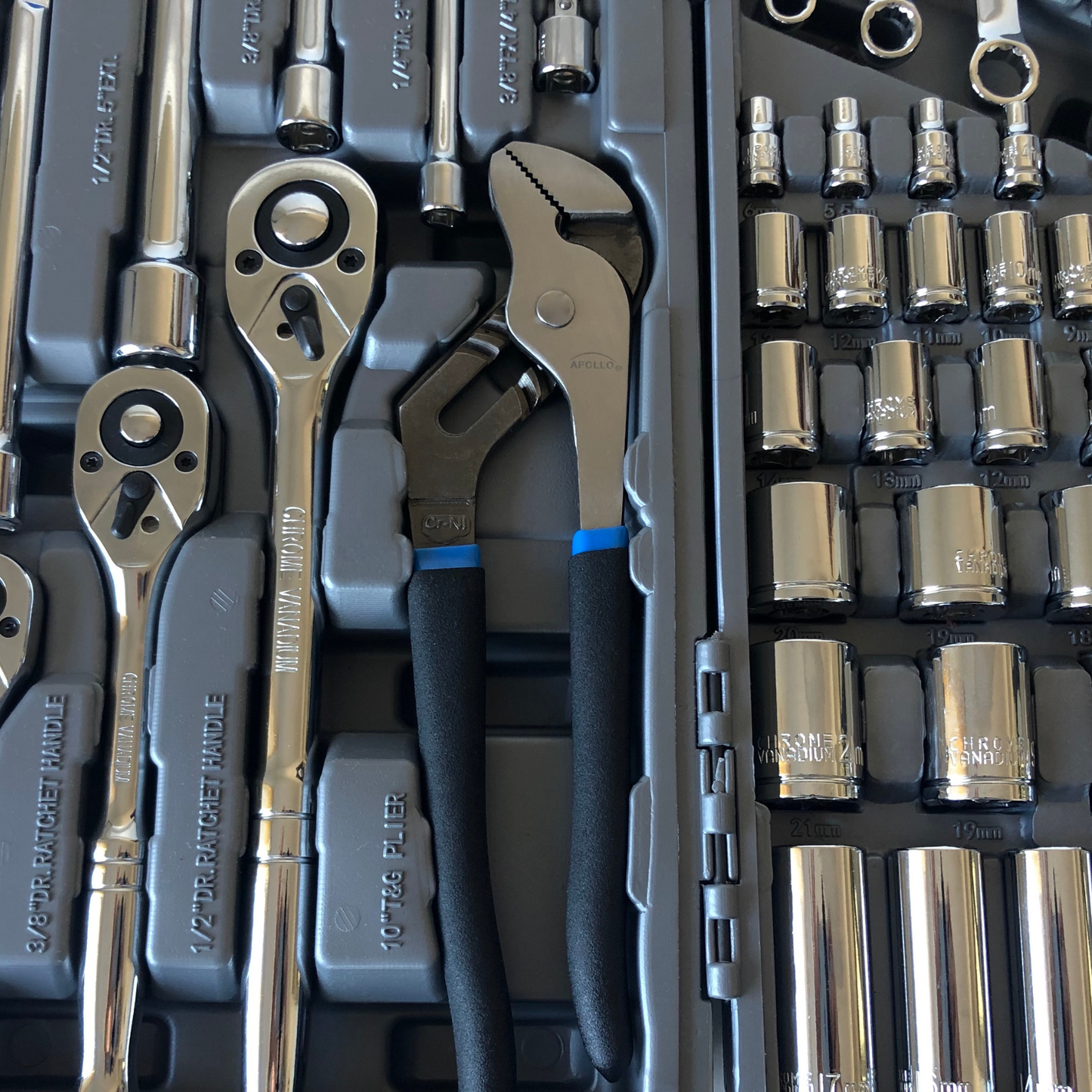 163 Piece Mechanics Tool Kit -- DT0002