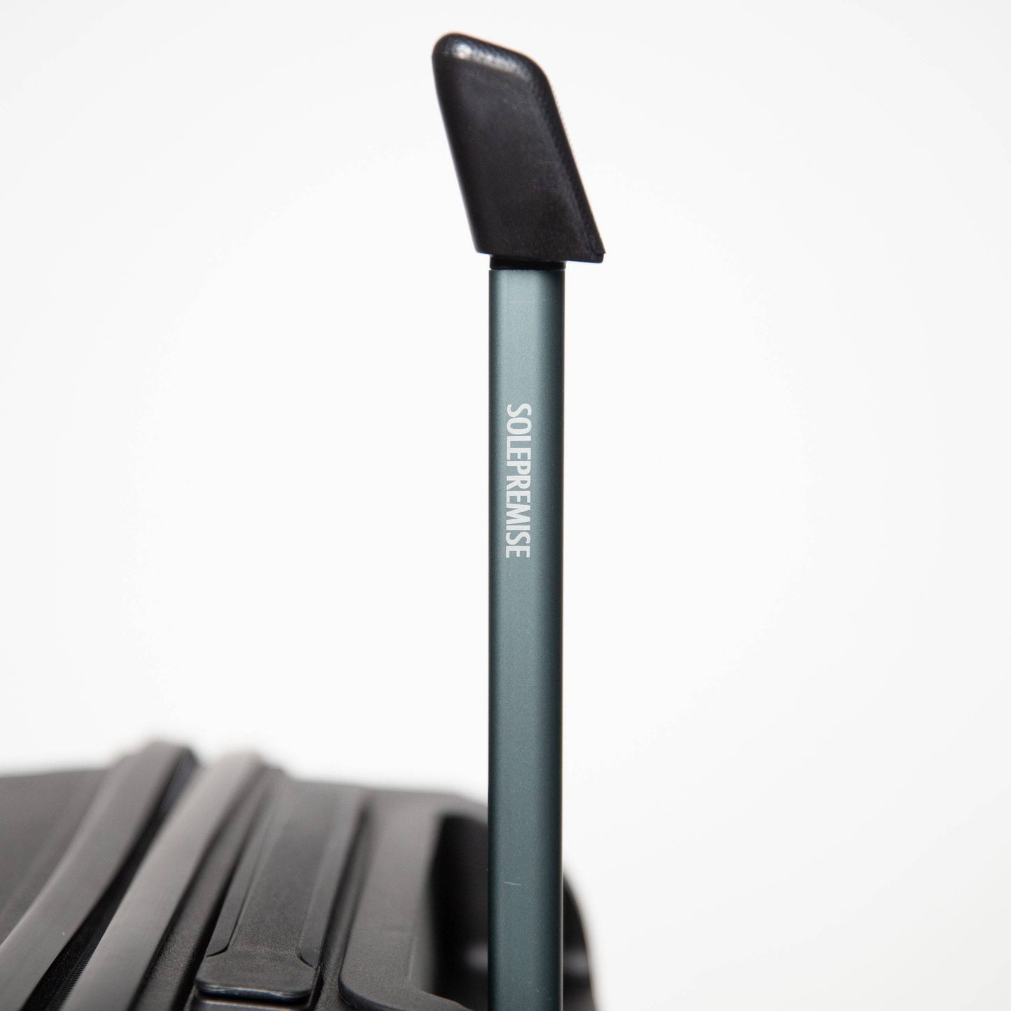20-inch Black Carry-On Hardcase Roller Luggage