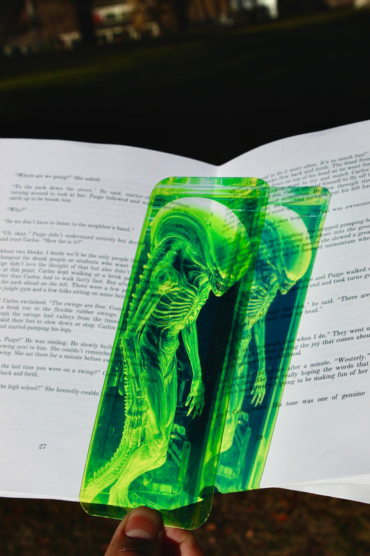Alien Bookmark – Handmade UFO Stained Glass Effect Bookmark, Sci-Fi Page Marker, Extraterrestrial Gift, Cosmic Book Lover Accessory, Alien Fan Gift for Reading