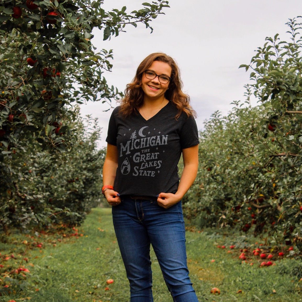 Ladies Relaxed V-neck Michigan Vintage Font T-shirt - Heather Black