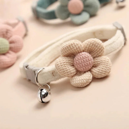 Adjustable Flower Cat Collar with Bell – Cute Breakaway Pet Collar for Kittens & Small Dogs