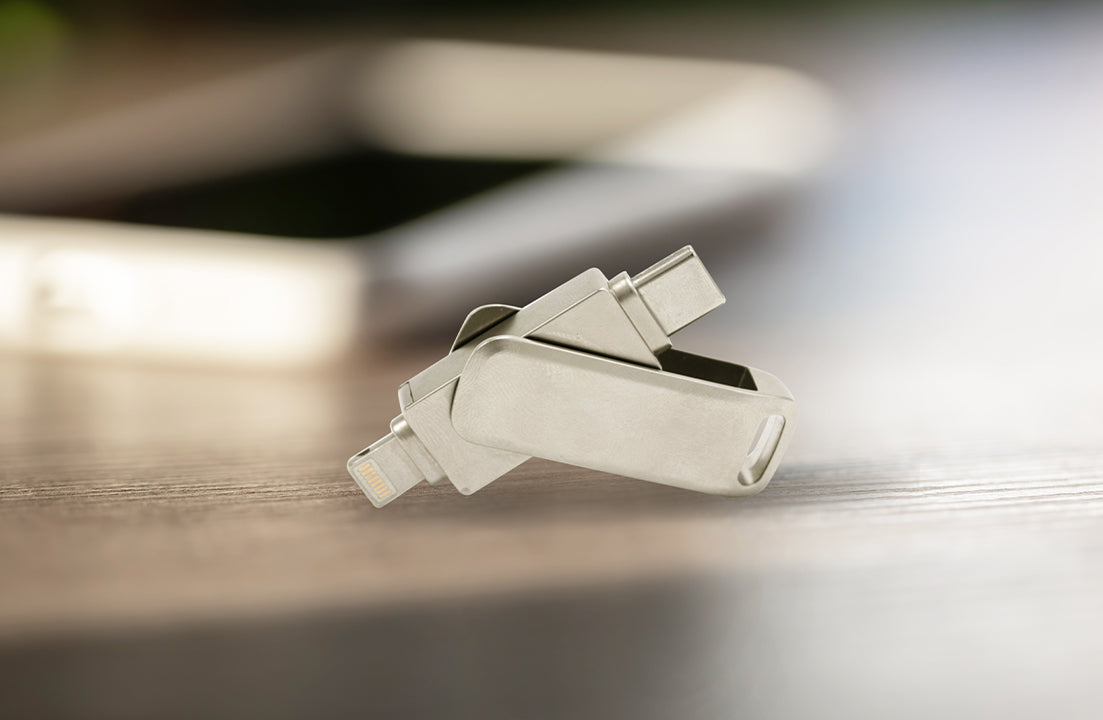 Bolt Dual USB Flash Drive - Type C & Lightning - Apple iPhone Compatible