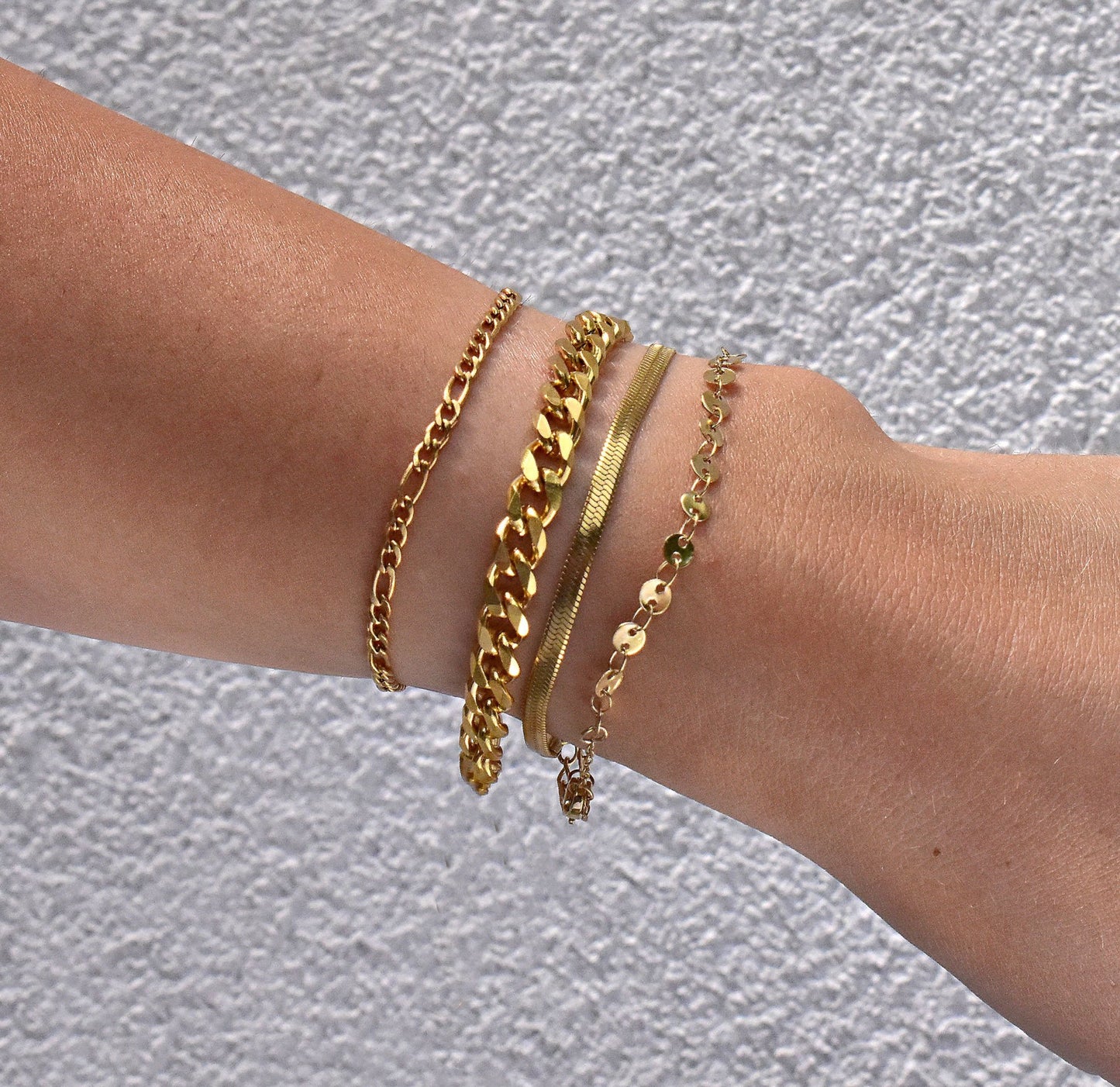 ROSLYN GOLD CURB CHAIN BRACELET