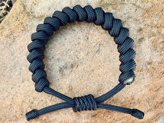 Engineered Jet Black Rope Bracelet – Handmade 550 Paracord Design