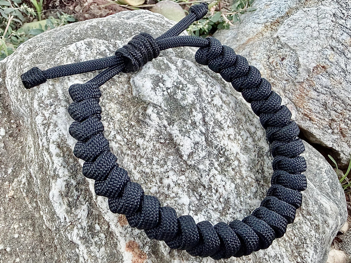 Engineered Jet Black Rope Bracelet – Handmade 550 Paracord Design