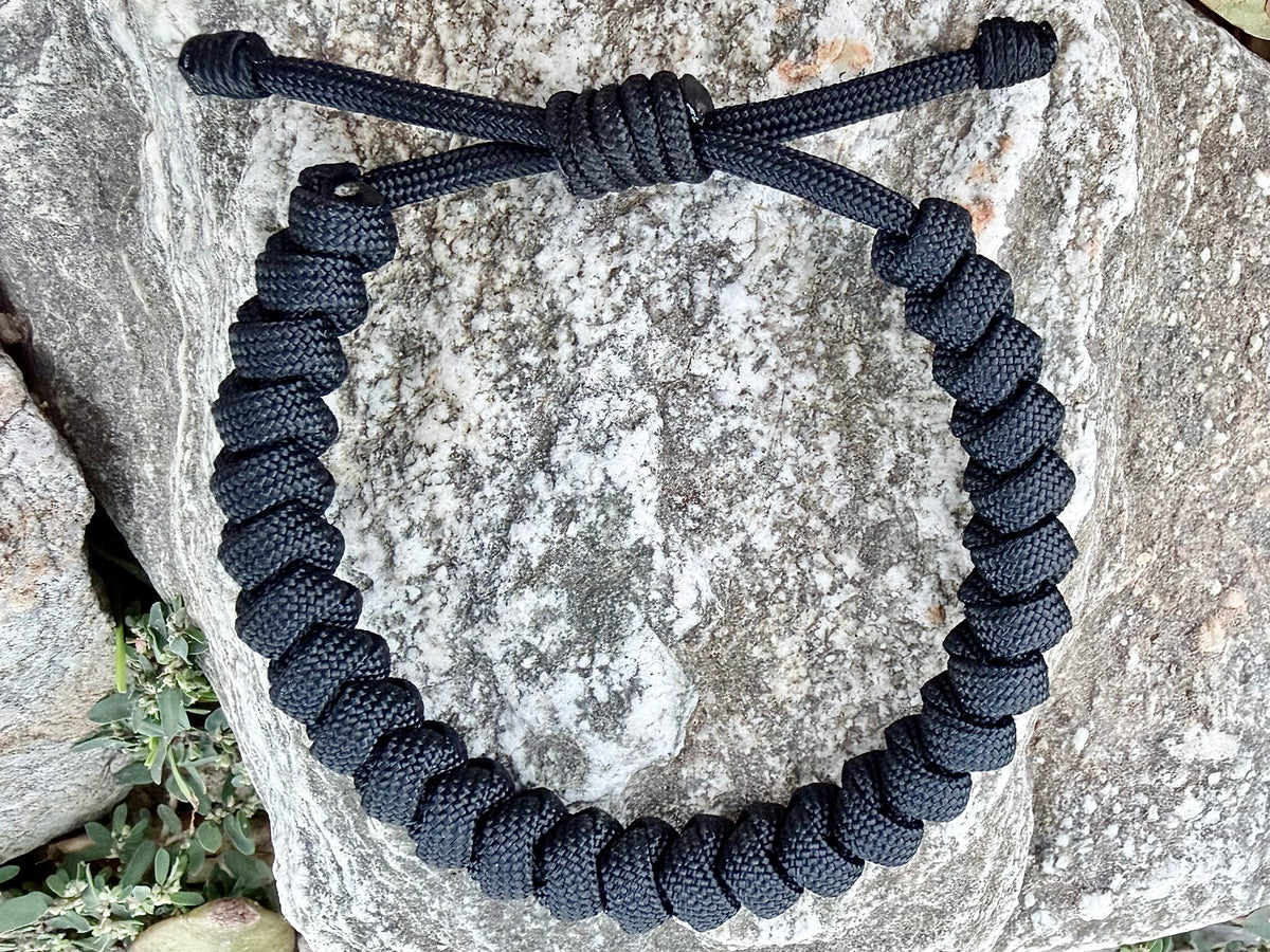 Engineered Jet Black Rope Bracelet – Handmade 550 Paracord Design