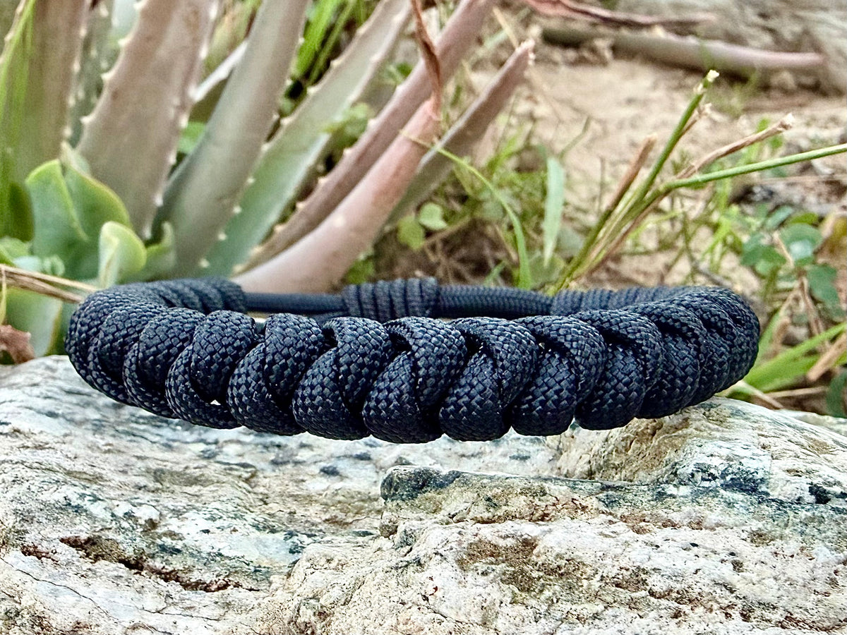 Engineered Jet Black Rope Bracelet – Handmade 550 Paracord Design
