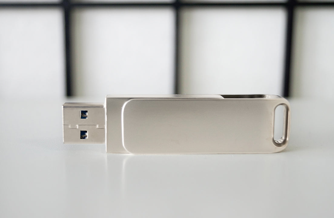 UMD Pivot USB 3.1 Flash Drive – Engineered