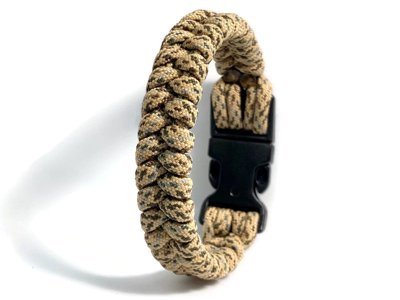 Engineered Fishtail Paracord Bracelet in Desert Camo